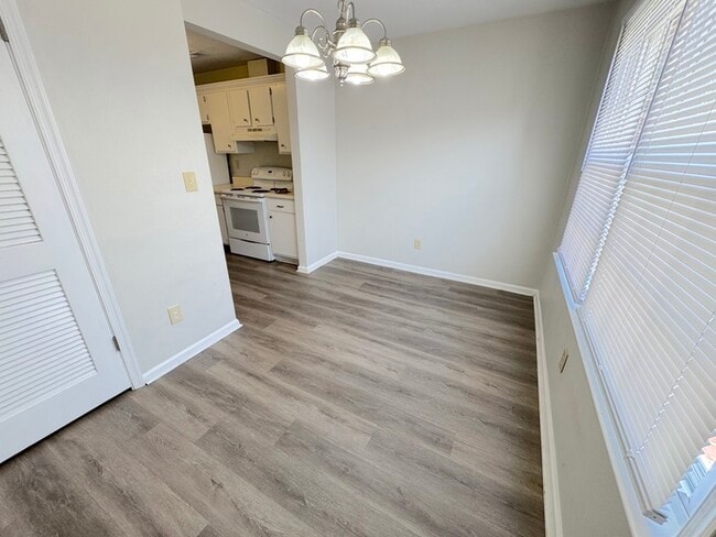 Building Photo - Come visit this cute 3 bedroom 1.5 bath in Chesapeake