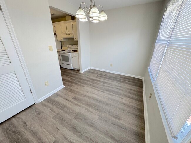 Foto del edificio - Come visit this cute 3 bedroom 1.5 bath in Chesapeake