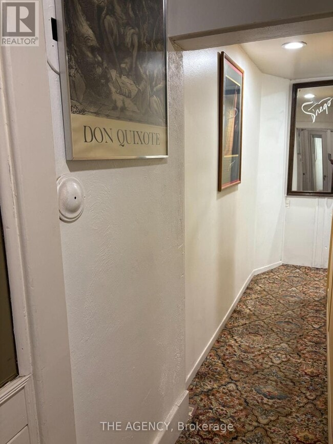 Building Photo - 43 Indian Rd Crescent