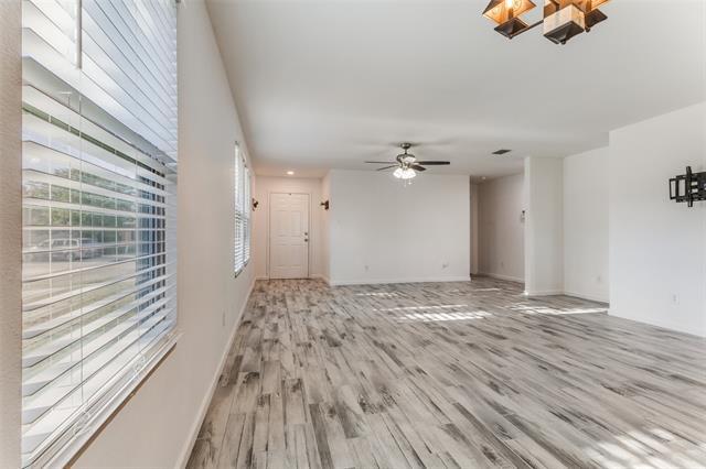 Foto del edificio - 1112 Day Dream Dr