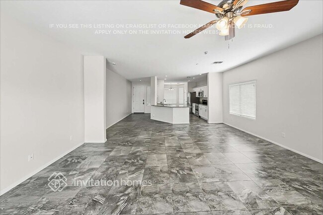 Foto del edificio - 10821 W Madison St