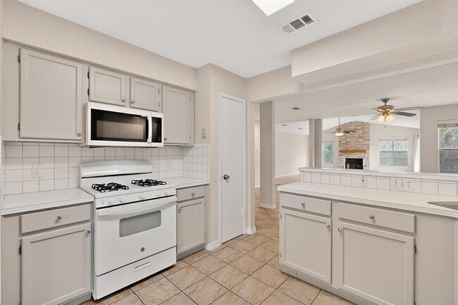 Building Photo - 5300 Honey Dew Terrace