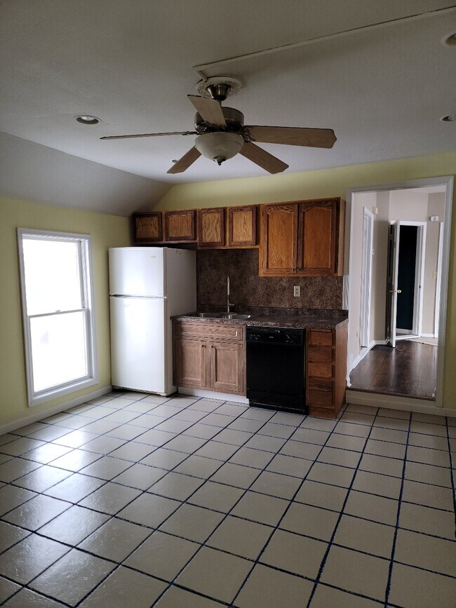 Foto del edificio - 1023 N Churchill St