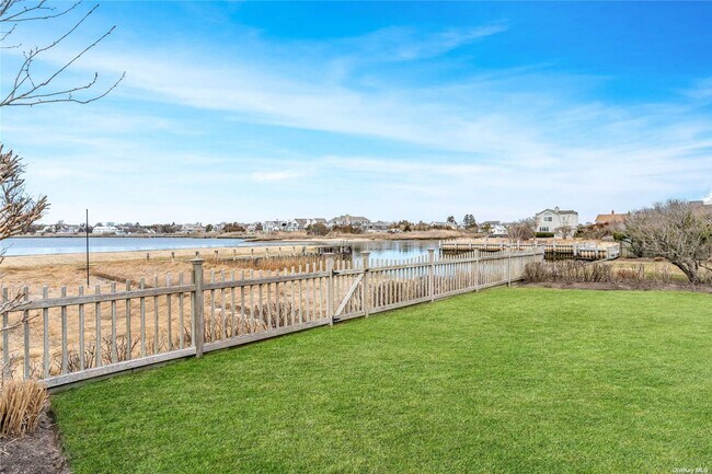 Building Photo - 65 Dune Rd