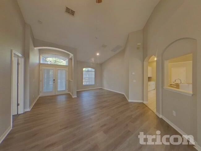 Building Photo - 9405 Sayre St