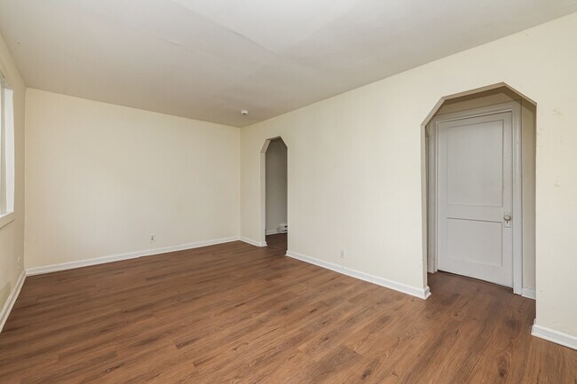 Foto del edificio - 132 Burgess Ave