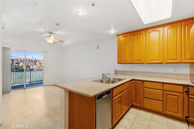 Foto del edificio - 17888 Alburtis Ave