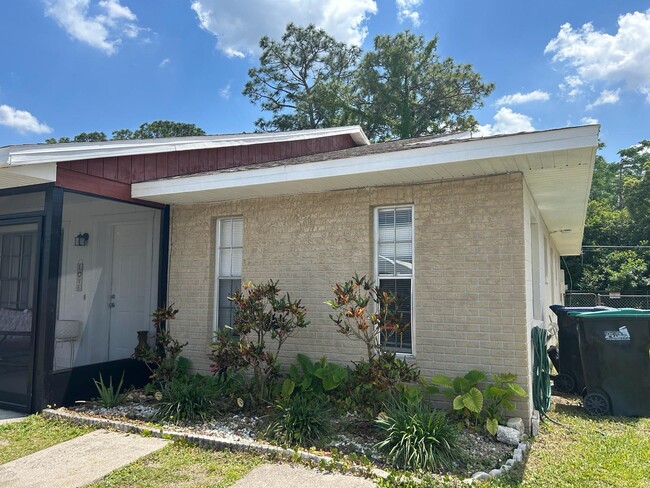 Building Photo - 8082 Parrot Dr