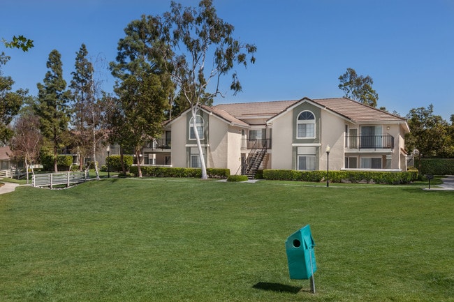 Building Photo - Green Valley Apartments