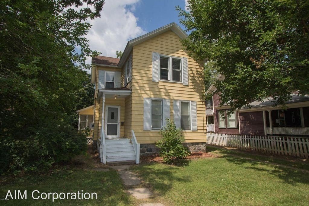 5 br, 1.5 bath House 417 Woodward House Rental in Kalamazoo, MI