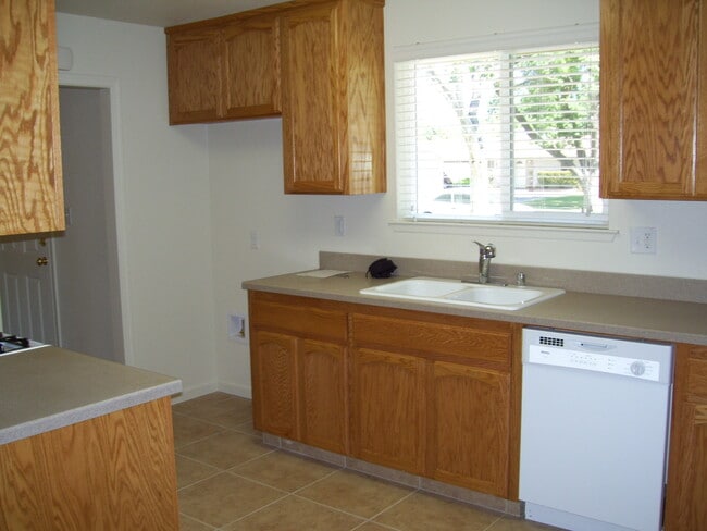 Building Photo - 2806 E Swift Ave
