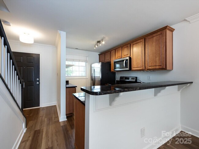 Foto del edificio - 1348 Green Oaks Ln