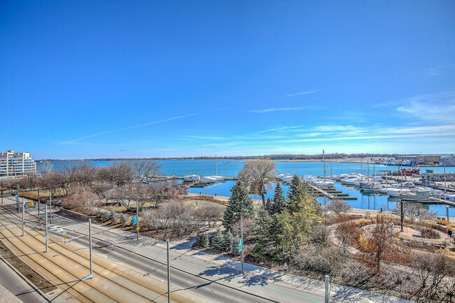 Building Photo - 500 Queens Quay W