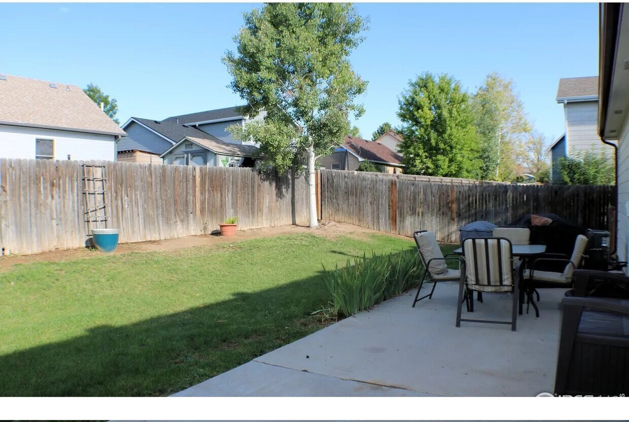 Foto del edificio - 3215 Barclay Ct