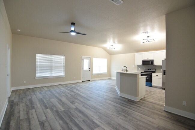 Foto del edificio - 7920 Bridgepointe Dr