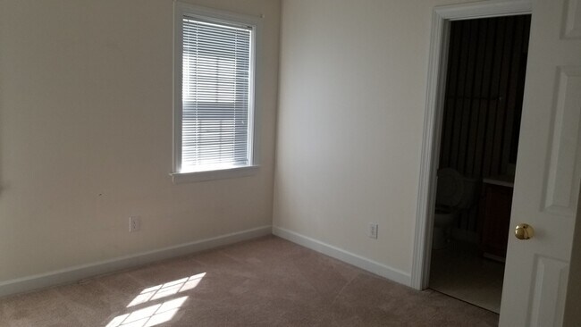 Foto del edificio - 1604 Stroll Cir