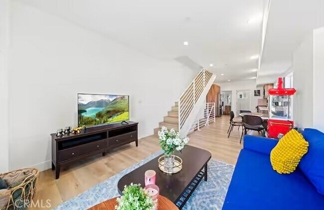 Foto del edificio - 5637 Klump Ave