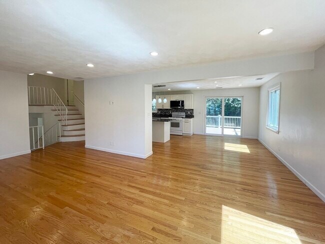 Foto del edificio - 744 Dedham St
