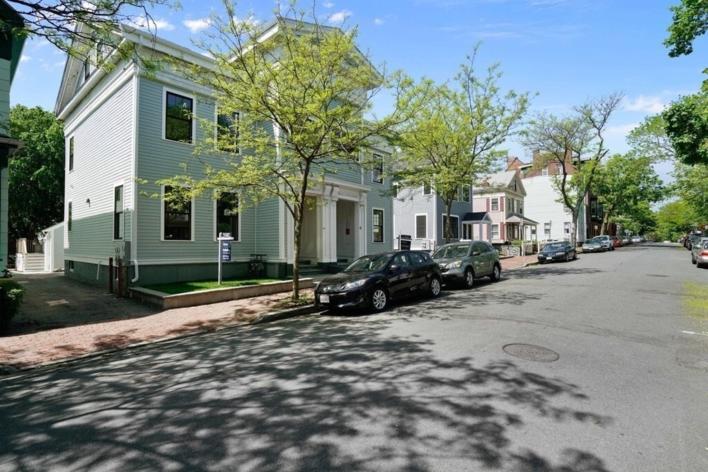Primary Photo - 68 Otis St