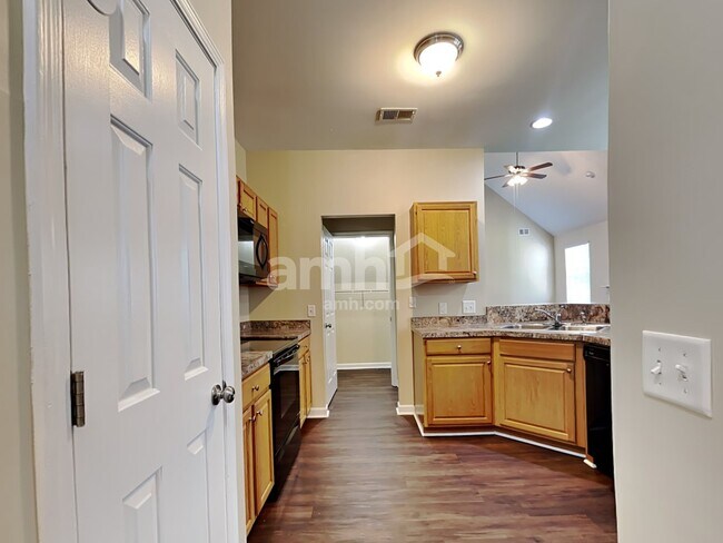 Foto del edificio - 237 Pemberly Blvd