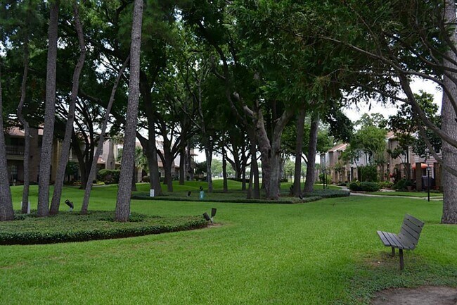 Foto del edificio - 800 Country Pl Dr