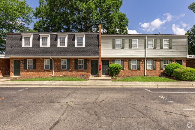 Foto del edificio - Hickory Point Townhomes