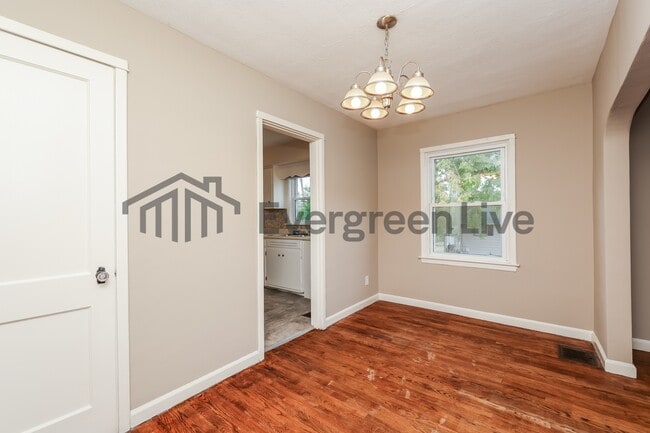 Building Photo - 4263 Woodcliffe Ave