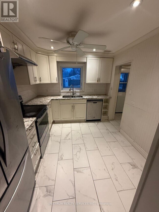 Photo du bâtiment - 2052 Churchill Ave