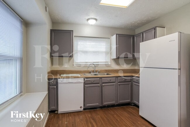 Building Photo - 22219 Diane Dr