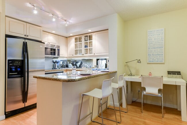 Building Photo - 203 Adelaide St W