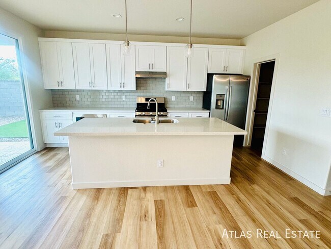 Building Photo - 6537 N 15th Dr