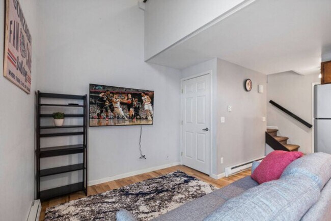 Building Photo - Cozy ONE-bedroom/loft style/Perry District...