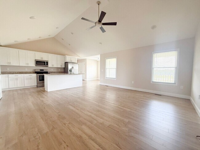 Foto del edificio - Bright & Spacious 3BR/2BA Home with 2-Car Garage Near I-40 in Crossville