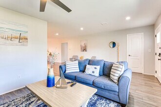 Building Photo - 3310 Siesta Dr