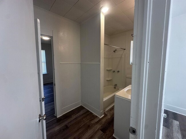 Building Photo - 2420 Wilson St