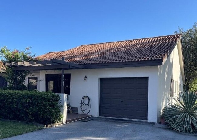 Foto del edificio - 7202 Primrose Ln