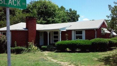 Building Photo - 1854 Lake Rd