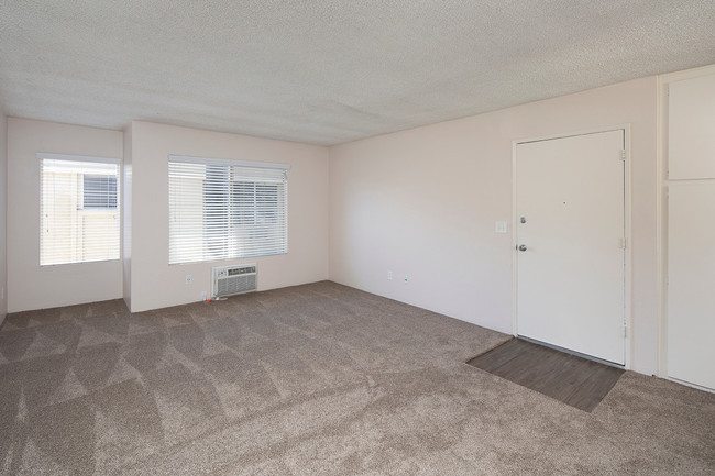Building Photo - *OPEN HOUSE: 5/10 10AM-12PM* El Cajon 2 BR...