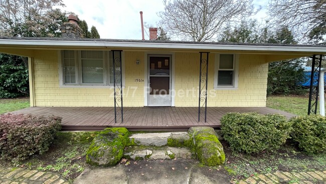 Building Photo - Huge Property w/ 2BD Home - Milwaukie, OR