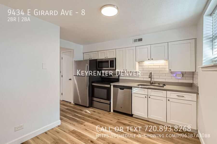 Foto principal - 2 Bedroom 1 Bath Garden-Level Condo in a G...