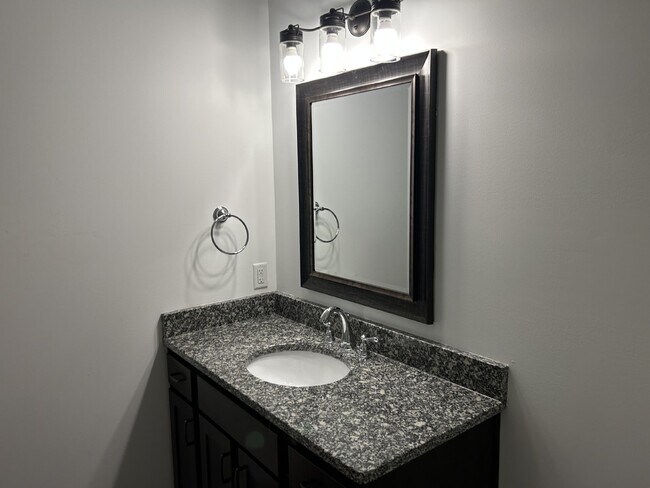 Foto del edificio - 2BD 2BA CONDO WITH GARAGE FOR RENT IN ALGOOD