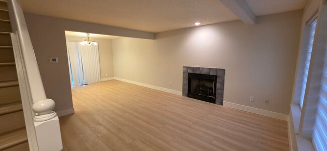 Building Photo - 4904 SE Bybee Blvd
