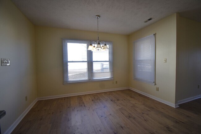 Foto del edificio - 3 Bedroom 2 Bathroom- Smalls Pets Considered