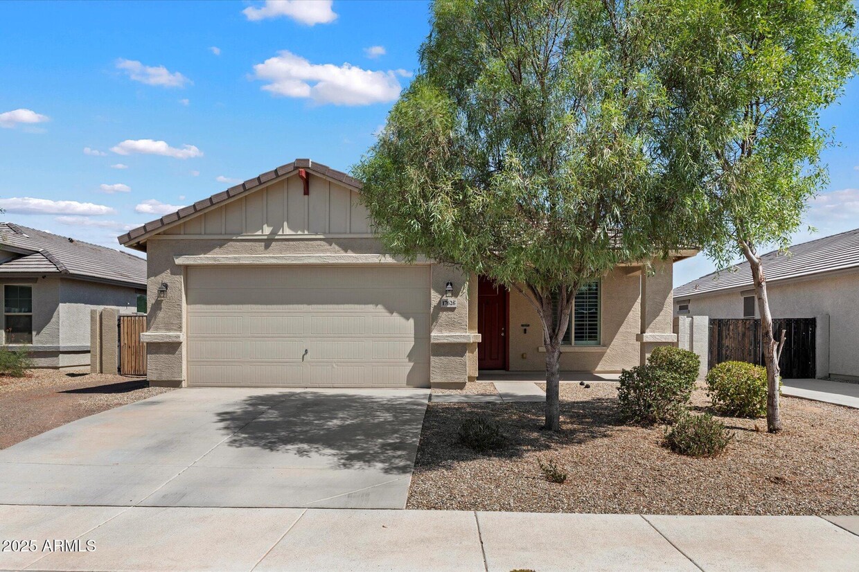 Primary Photo - 17626 W Paraiso Dr
