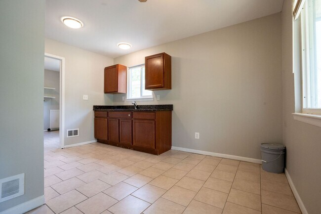 Foto del edificio - Warren 3 bedroom ranch