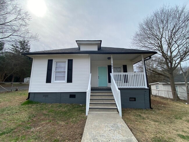 Photo - 701 N Pear St House