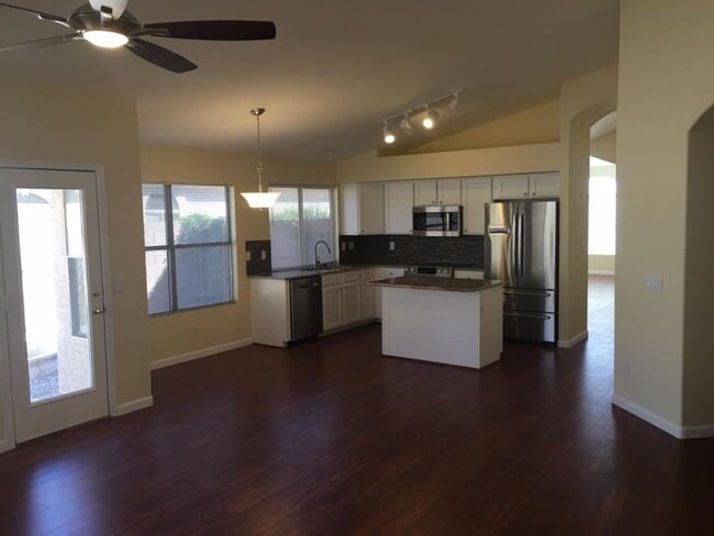 Building Photo - 3-bedroom remodeled in East Mesa