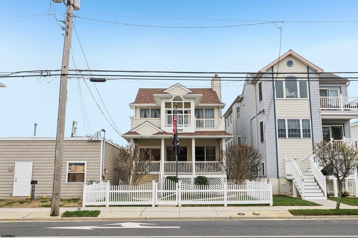 Primary Photo - 911 Bay Ave