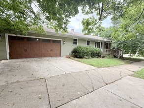 Building Photo - 1612 N Roosevelt Ave