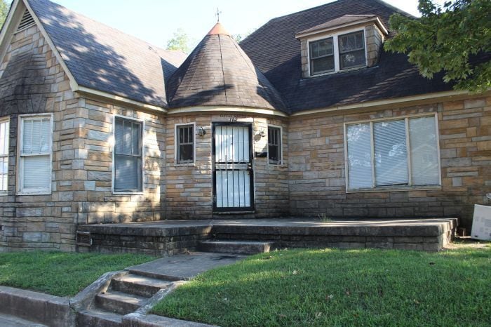 Primary Photo - 3 bed / 2 bath home